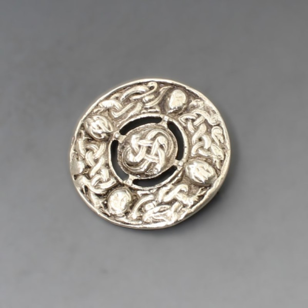 Hamilton and Inches Celtic Knot Brooch